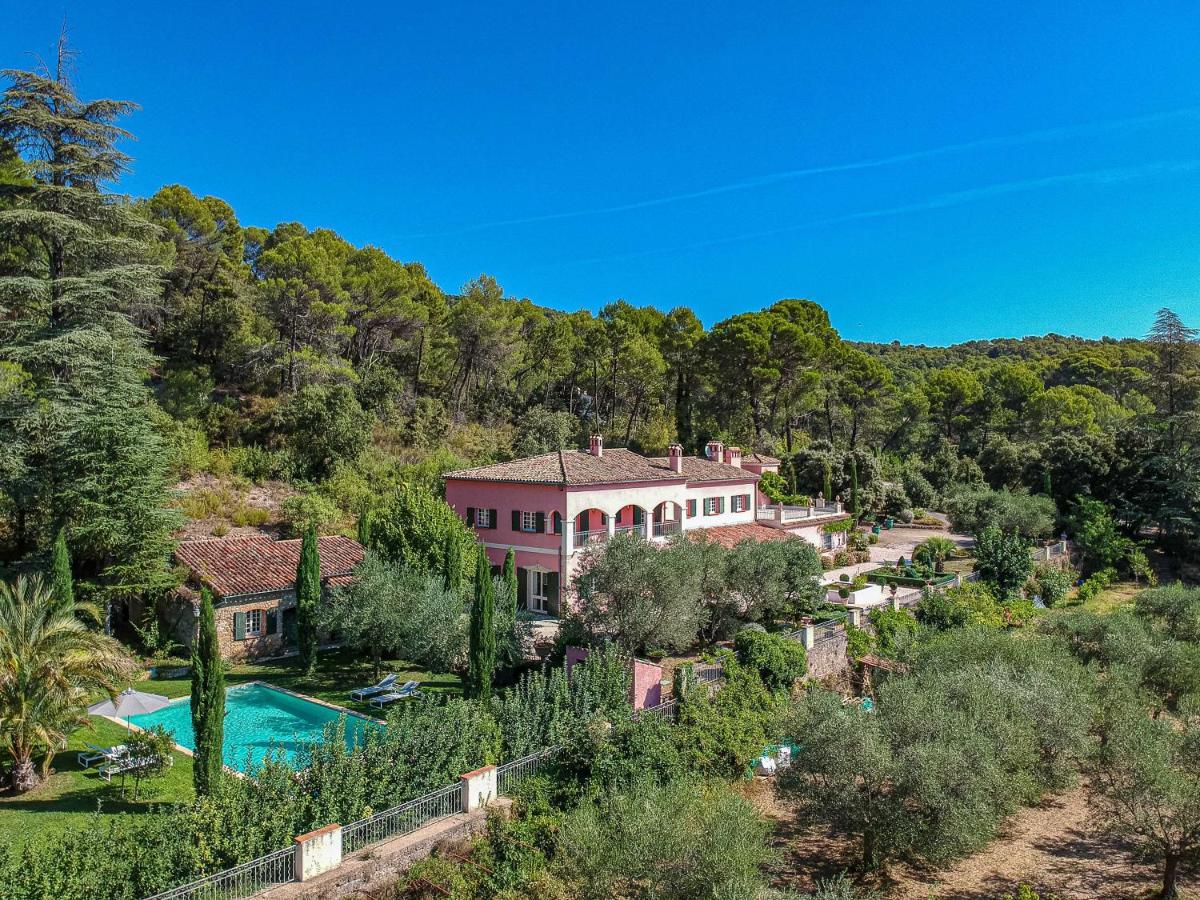 Gites De La Villa Pergola Salernes Buitenkant foto