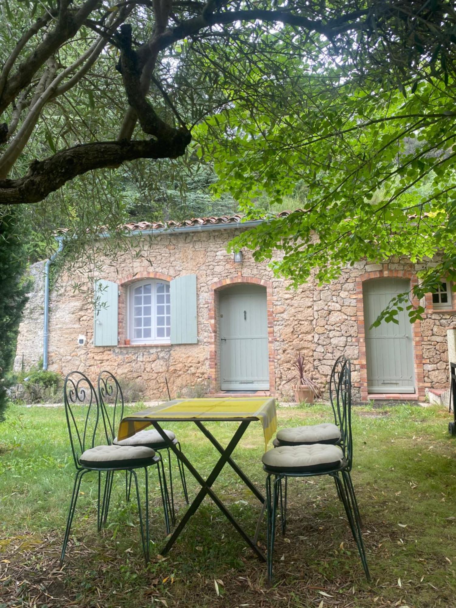 Gites De La Villa Pergola Salernes Buitenkant foto